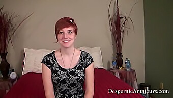 Redhead Aurora Memberikan Blowjob Dan Dientot Dengan Keras.