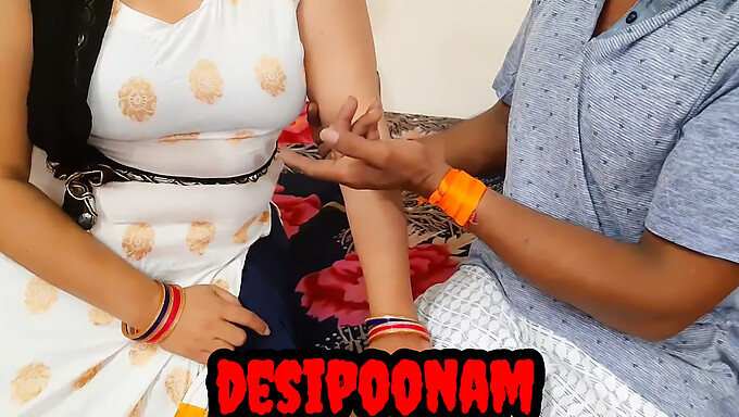 Desi Poonam ได้รับการยืดหีแน่นของเธอโดยแกนที่มีฐานะดี