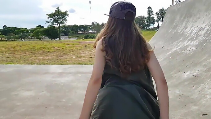 Masturbation En Plein Air Avec Une Belle Fille Latine