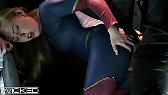 Les Atouts Anaux De Supergirl: Une Aventure Sexuelle En Cosplay