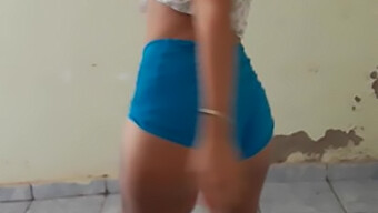 Sexy Latina Novinha'S Dancing Skills