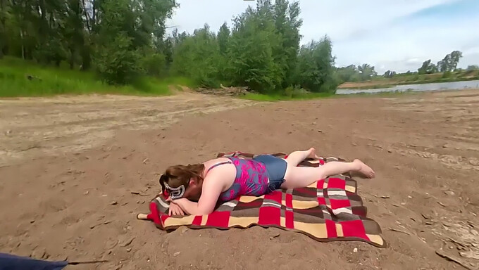 Russian Wife'S Extreme Blowjob On The Beach