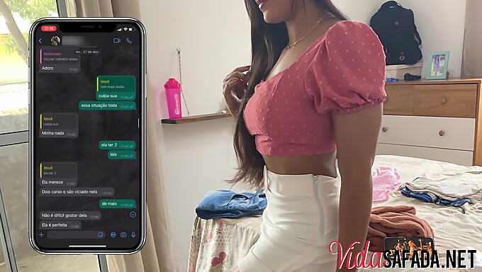 Brunette Panas Menghisap Dan Memasukkan Zakar Ke Dalam Faraj Dengan Twist Cuckold.