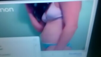 18+ เด็กสาว Omegle โชว์ร่างกายของเธอ