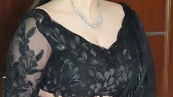 Moden Indisk Bhabhi Tar En Dusj