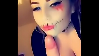 Amelia Skye Geeft Een Hete Halloween-Voorstelling Met Likken En Gezicht Neuken