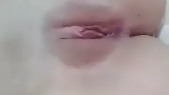 Joven Chica Se Masturba Hasta El Orgasmo